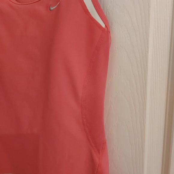 Nike Dri Fit tank - Picture 3 of 3